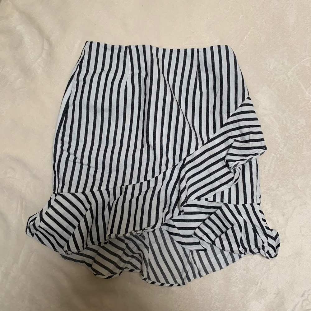 B&w striped skirt